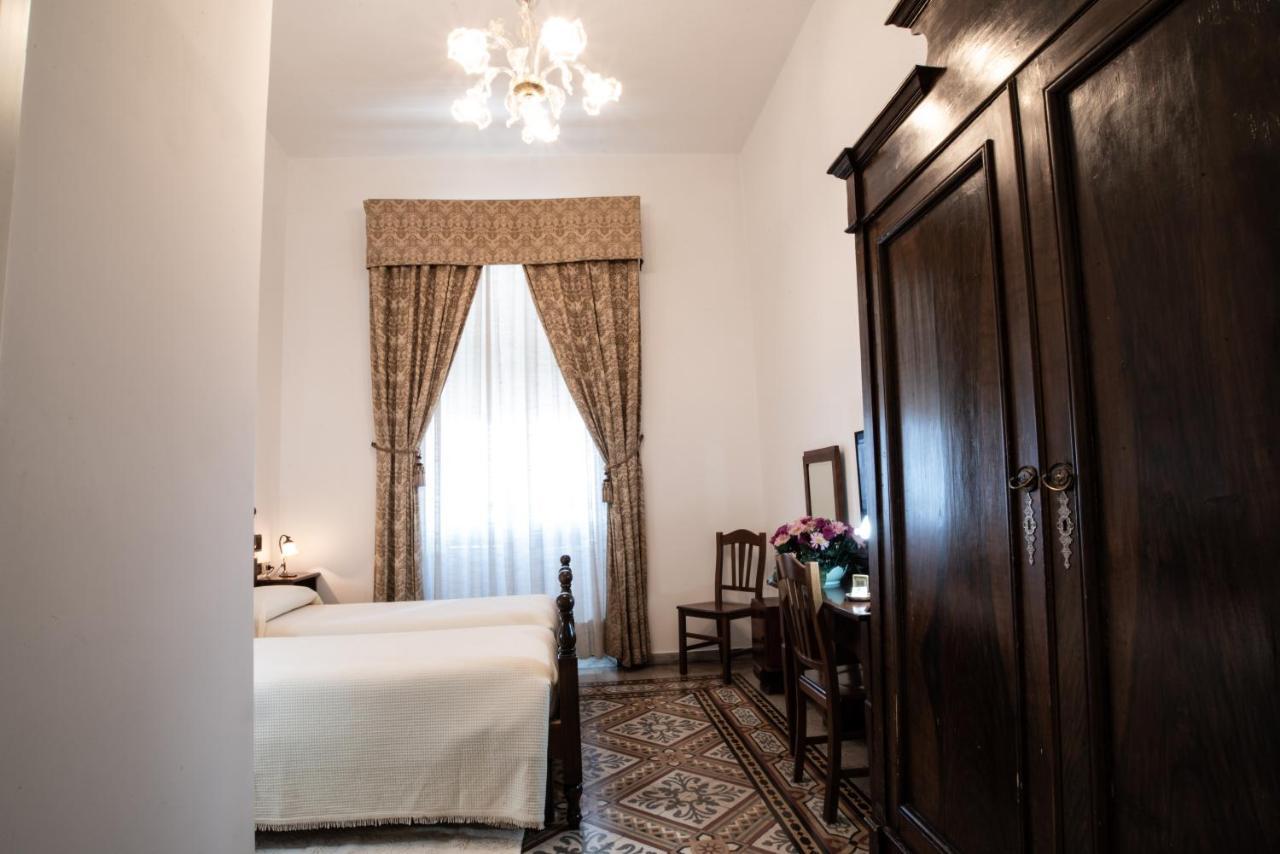 Hotel Aer Bj Vittoria Cagliari Ngoại thất bức ảnh